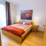 Colours Apartments Deluxe With Free Parking